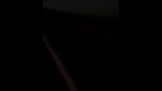 Голый дальнобойщик на обочине дороги