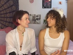 Ersties - Flora fickt ihr BDSM-Kätzchen July mit Strap-on im Doggy Style