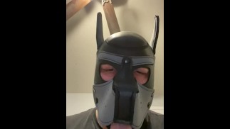 Симпатичный щенок сосет твой большой белый член и немного давится от первого лица