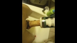 Длинные поглаживания в глубоком кармане киски