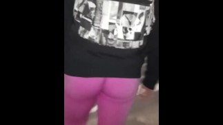 Walking to the gym in my pink leggings