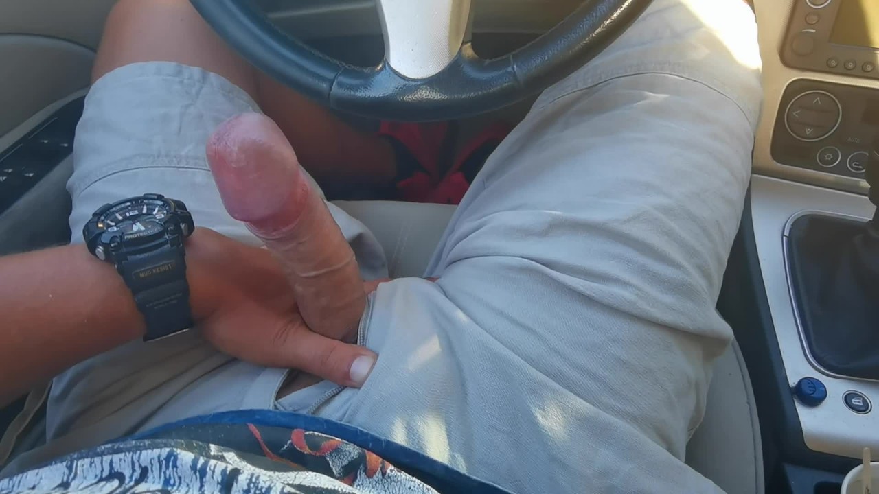 Prèske bare ap masturbe nan machin mwen - FreePublicPorn.com