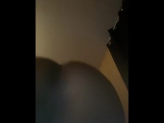 JUICY PINK PUSSY EBONY CLAPPING HER BIG ASS WHILE PLAYING WITH HER WET PUSSY. (VOLUME UP!)