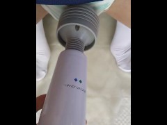 緑色のパンツを履いたままオシッコと射精をする女装男子…【上から目線】 - Screenshot 10 of 16 - Peeing