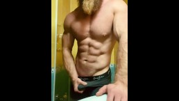 Masturbazione mattutina di un ragazzo sexy, vengo velocemente