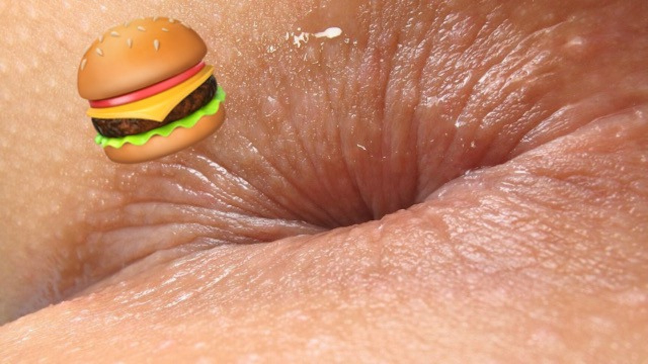 女子高生の尻穴 エロ画像 💨女子高生のお尻を毛布で覆い、屋台の🍔肛門の香りを楽しむ - Pornhub.com