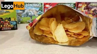 POV: Ich esse noch mehr Chips, bevor ich neue Lego-Minifiguren auspacke