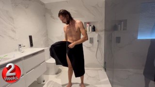 ❤️ 观看一个男人如何独自在浴室淋浴。 直男裸体洗澡