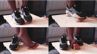 Cockboard pisotear shoejob y pantimedias trabajando con el pie