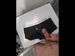 Cum sur mon boxer Calvin Klein