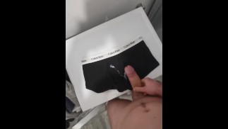 Cum sur mon boxer Calvin Klein