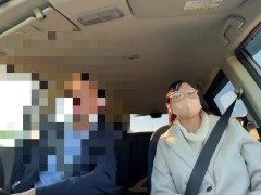 真昼間の車内でHカップ爆乳の女子大生にカーフェラしてもらった① - Screenshot 2 of 16 - Big Boobs