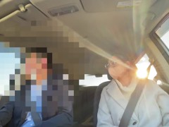 真昼間の車内でHカップ爆乳の女子大生にカーフェラしてもらった① - Screenshot 4 of 16 - フェラ