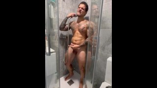 BoyGym Quickly Shower With Wet Muscles