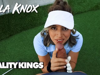 REALITY KINGS - Ella Knox Beloont Haar Man Voor Het Leren Golfen Met Een Pijpbeurt En Een Nice Neuk