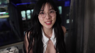 Koreaanse secretaresse neukt baas voor opslag in open Holed panty ... Sletterig meisje