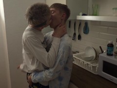 парень начал соблазнять  твинка с большим членом для сочной ебли очка - Screenshot 2 of 16 - Sweet Twink