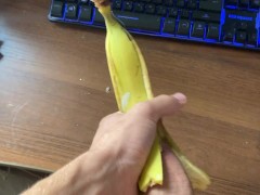 Сладко кончать в банан🍌💦 - Screenshot 7 of 16 - Cumshot