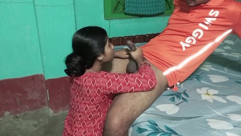 Swiggy Delivery Boy Ko Bulakar Kiya Costomer Apni Chudai DesiStyle Me With Hindi Audio