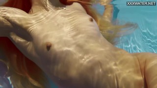 La pornstar blonde lettone aux gros seins Nata Ocean