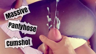 ANAL & massive CUMSHOT on MILF's PANTYHOSE