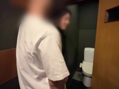 【居酒屋ハメ撮り】ナンパした女と浮気セックス｜即フェラから中出し「彼氏には内緒にして…！」 - Screenshot 3 of 16 - 淫語