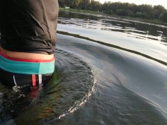 Купаюсь в озере в спортивной одежде на закате...Мокрые леггинсы и майка... - Screenshot 14 of 16 - Swimming