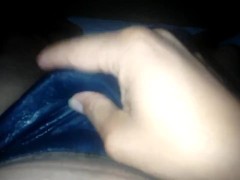 Orinando mi pañal y toquecitos en la verga que me produce dos orgasmos