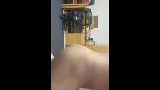 White Boy 枕头他妈的又硬又快