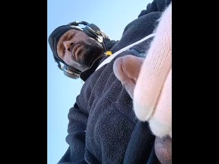 У железнодорожных путей 🚂