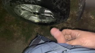 Amateur Brian plassen pissing wast een truck
