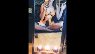 Teaser lingerie sexy - Rousse naturelle avec de petits seins parfaits