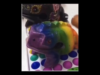 Забавный. Обязательно отправьте его другу.