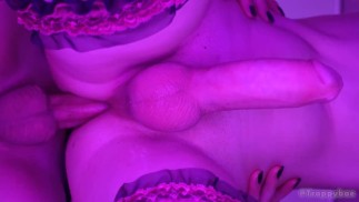 Femboy che all'interno di Trans GF con vista ravvicinata dal basso!