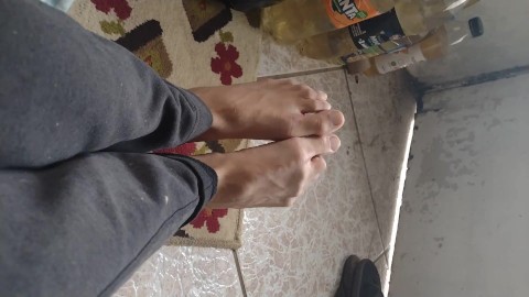 Follando mirando mis dedos de los pies