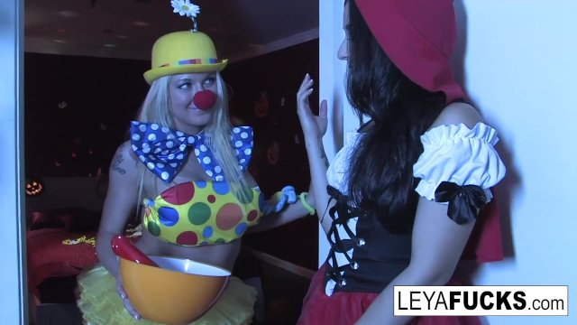 Lesbians Leya Falcon and Sheena Ryder Fuck - Leya Falcon, Sheena Ryder