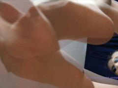Annusa i miei COLLANT PESTIFERI - padrona italiana dea mistress dei PIEDI sottomissione UMILIAZIONE