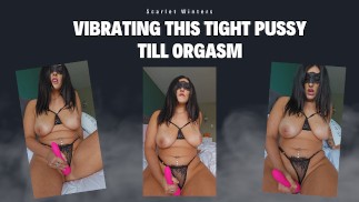 Милфа-учительница в леггинсах раздевается и мастурбирует онлайн