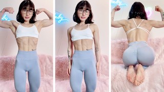Adorável garota asiática pequena e nerd se flexiona para você em leggings
