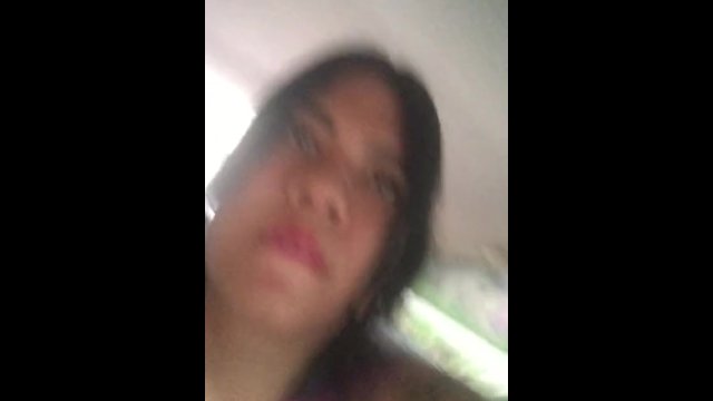 Latina whore calls her husband when he is masturbating in Uber