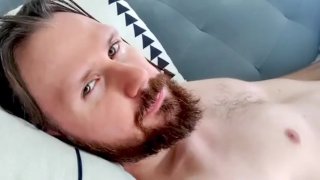 Pré-visualização: Sexting em vídeo com a série Albino Adonis: Talvez precise tirar meu short