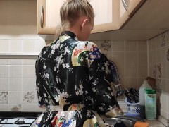 Случайно трахнул сводную сестру пока она мыла посуду - Screenshot 2 of 16 - мачеха