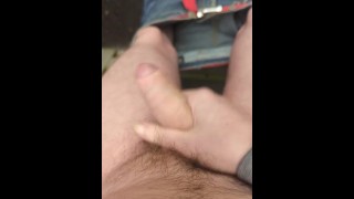 Masturbando nu do lado de fora na chuva NNN (Dia 20)