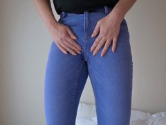 girl peeing in jeans and they are wet