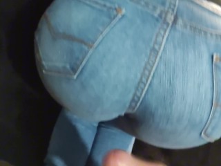 Mi Stepdaughter Jerks me off in her Tight Jeans!!!!