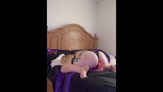 Samantha was bored and wanted to play with the wand a dildo