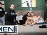 MEN - Colton Reece trouve une chambre pour se reposer et tourne accidentellement une scène porno avec Joey Mills