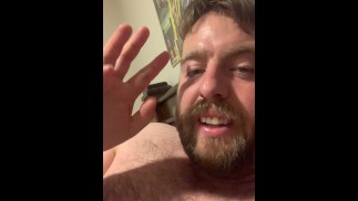 Горячий сексуальный пухлый сексуальный мужчина Соло кончил.