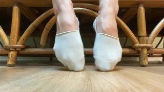 Curling e wiggling de dedo do pé em Ped Socks clip Frieda Ann