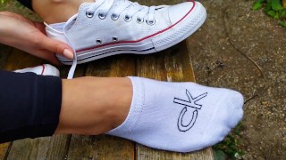 pés fora do converse - fetiche por pés alemães